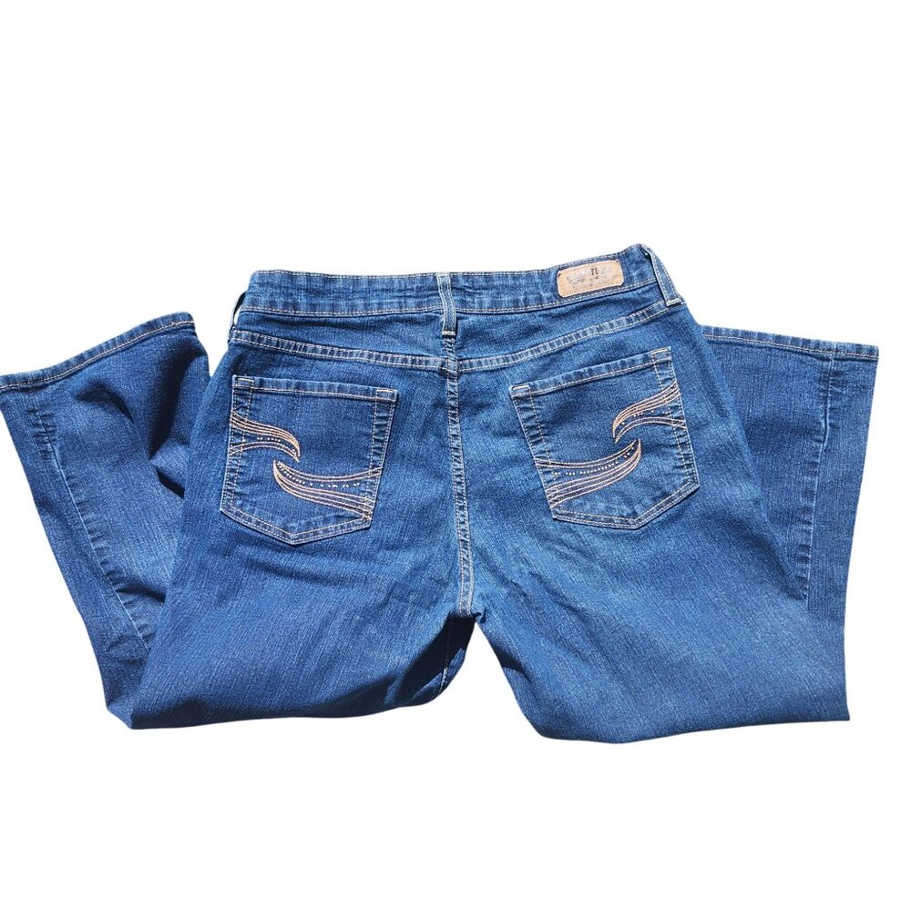 Levi’s Signature Women’s Size 12 Cropped Dark Wash Jeans Embroidered Detail - Picture 5 of 6